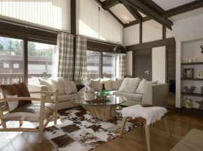 Duplex de 120 m² à Courchevel 1650, pour 8 pers., Centre station, proche pistes avec cheminée et parking - FR-1-631-161